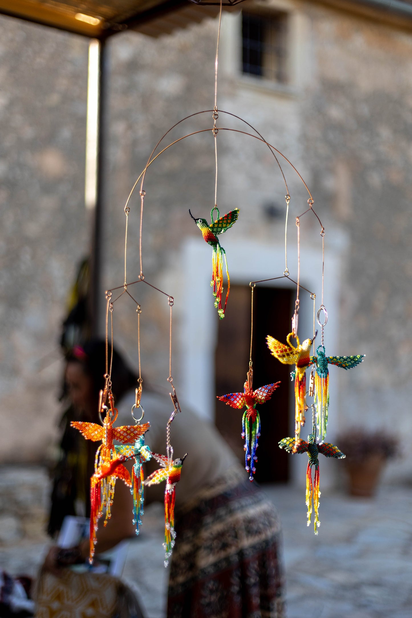 Fliegende Kolibri, Adler und Guacamayo