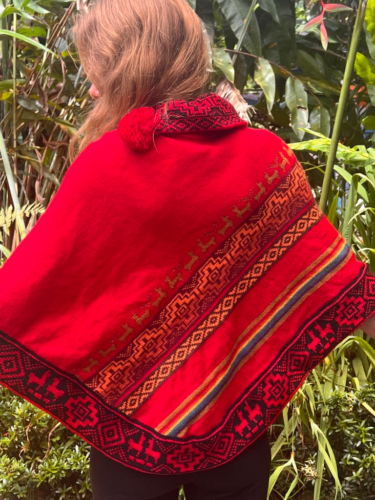 Roter Frühlings-/Herbstponcho mit Muster