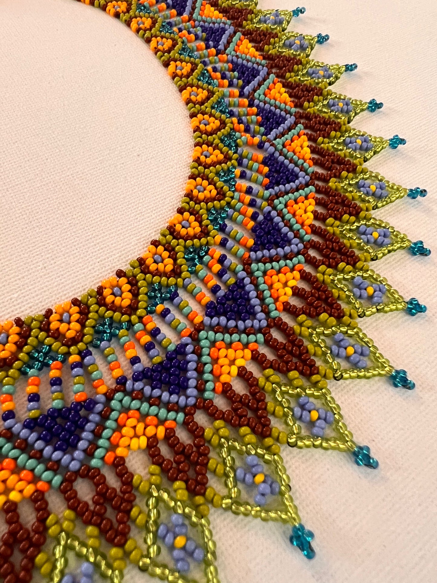 Runde Halskette in Erdtönen - Yanacona