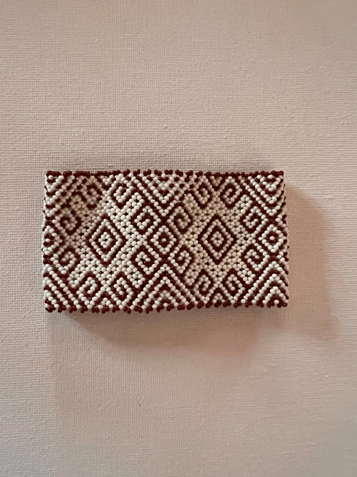 White Huni Kuin bracelet with burgund patterns 5 cm x 18 cm