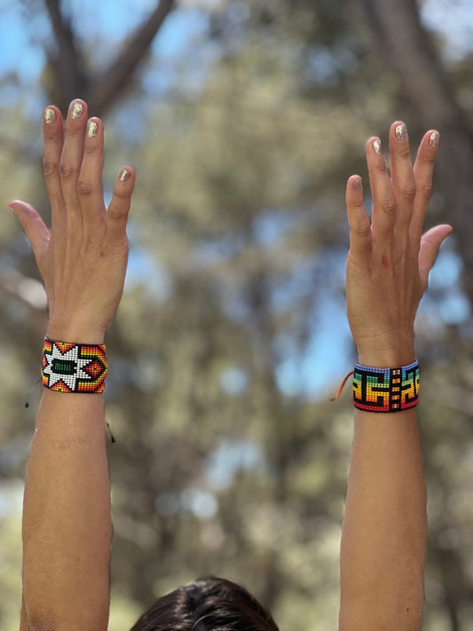 Weiß-oranges Armband Mujer Araña Yanacona 3,5 cm x 15 cm