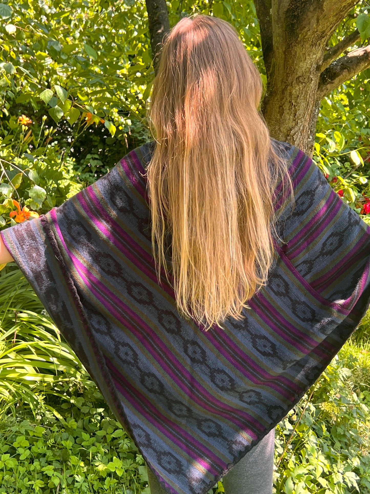 Hermoso poncho multicolor