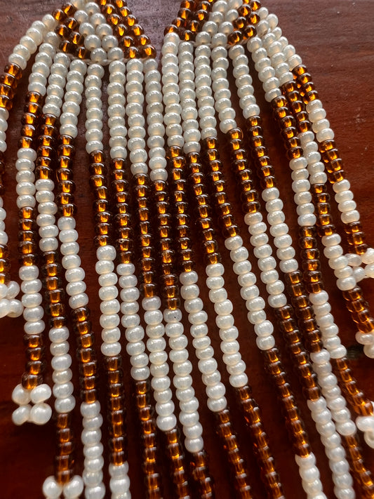 Weiß-braune Ohrringe Inga Kamentsa