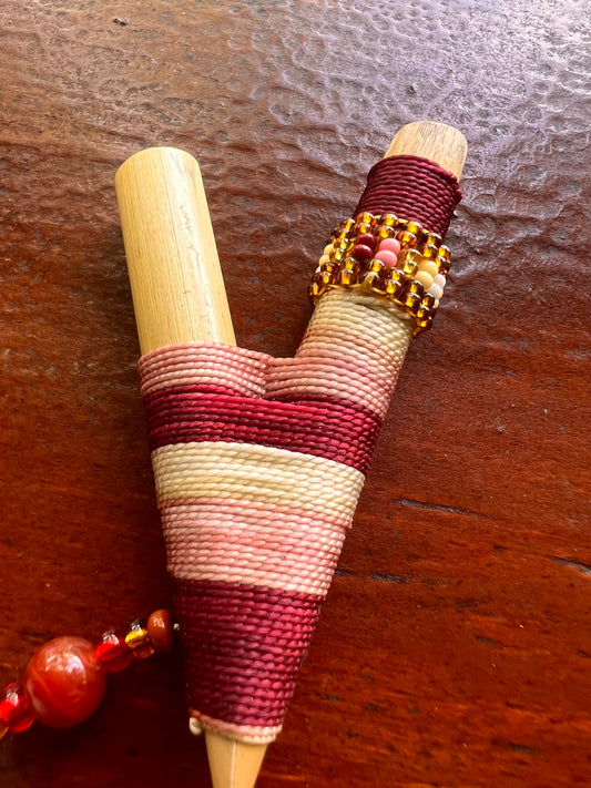 Burgund-rose Bamboo Kuripe with feather and pearls
