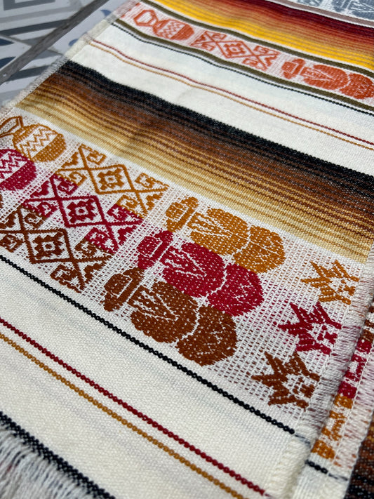 White table cloth with multicolored patterns 25 x 160 cm