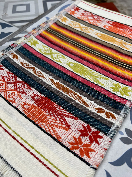 White table cloth with multicolored patterns 22 x 160 cm