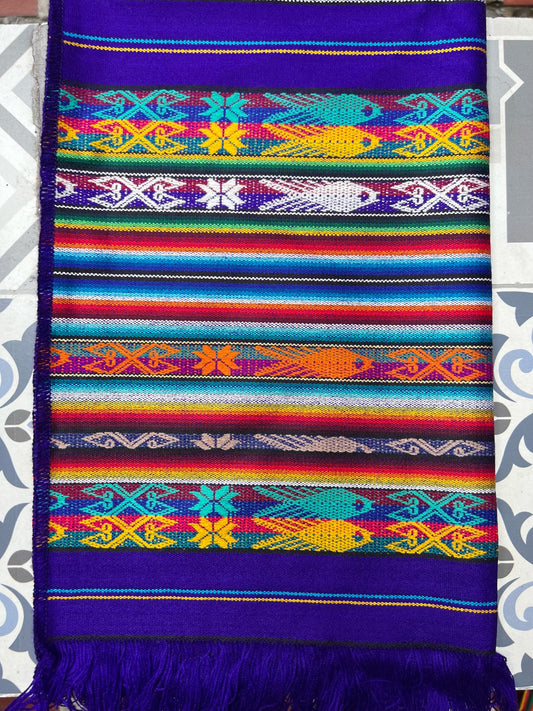 Mantel de ceremonia azul violeta con motivos multicolores 50 x 160