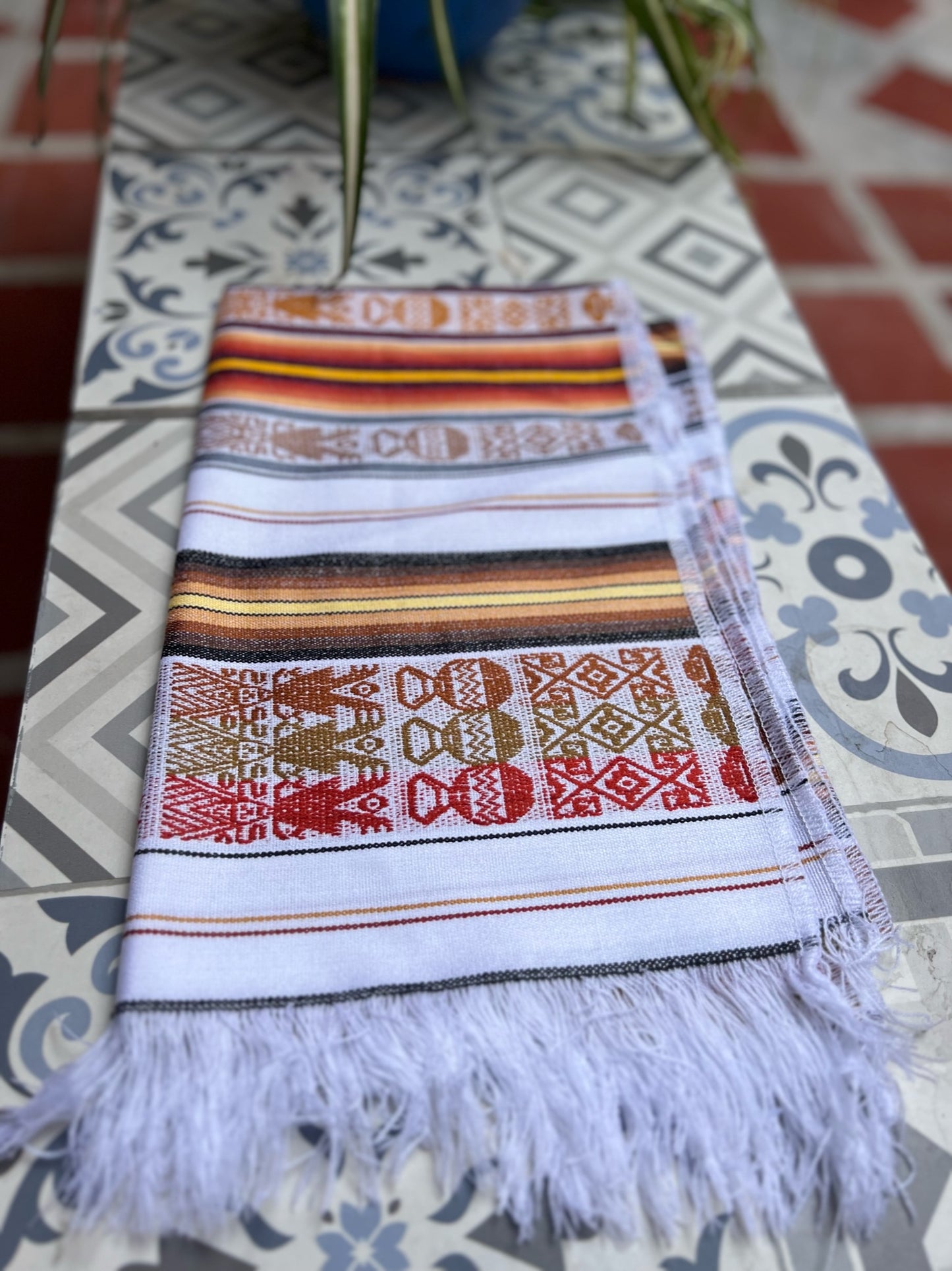 White table cloth with multicolored patterns 50 x 160 cm