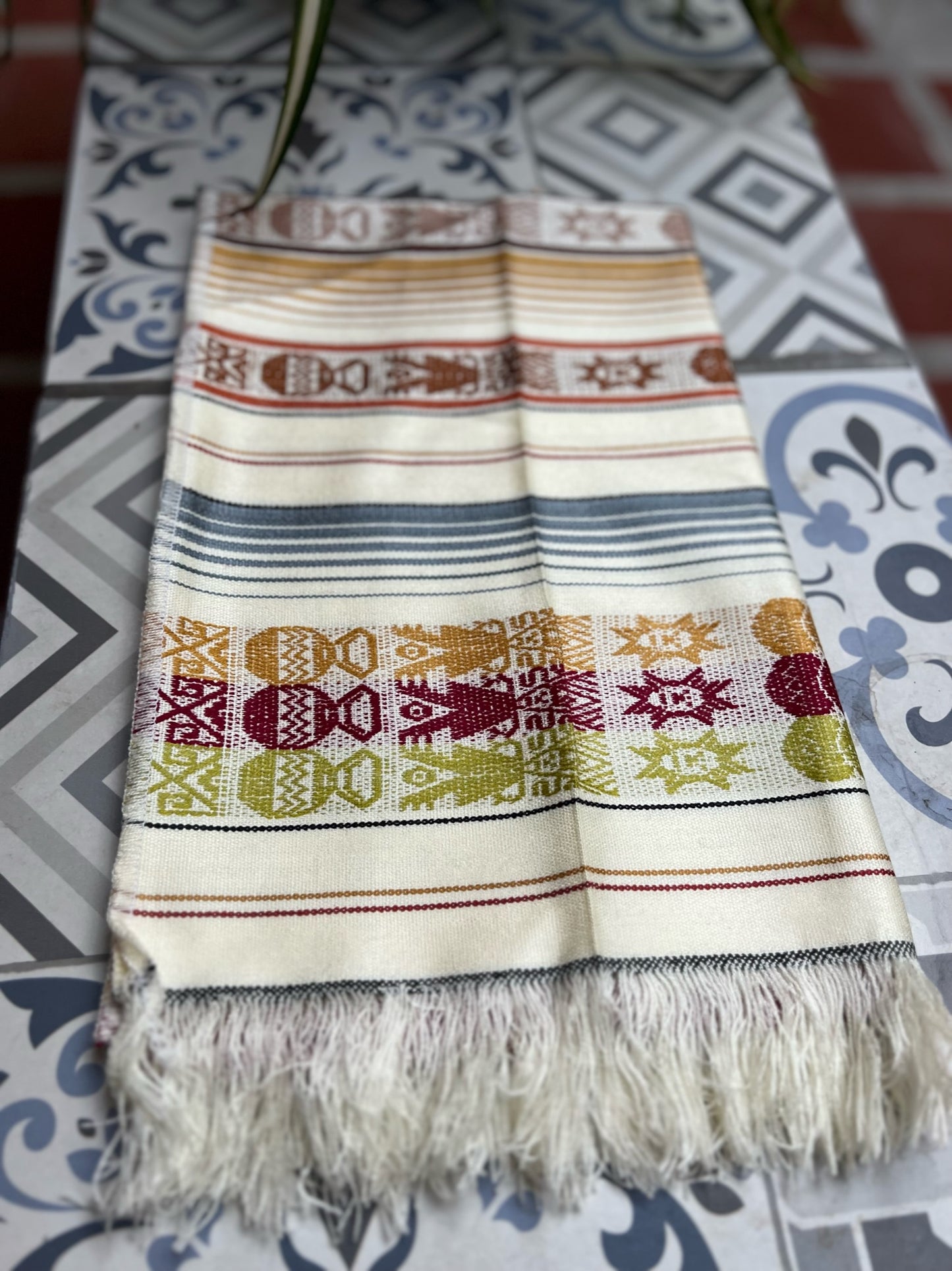 White table cloth with multicolored patterns 50 x 160 cm
