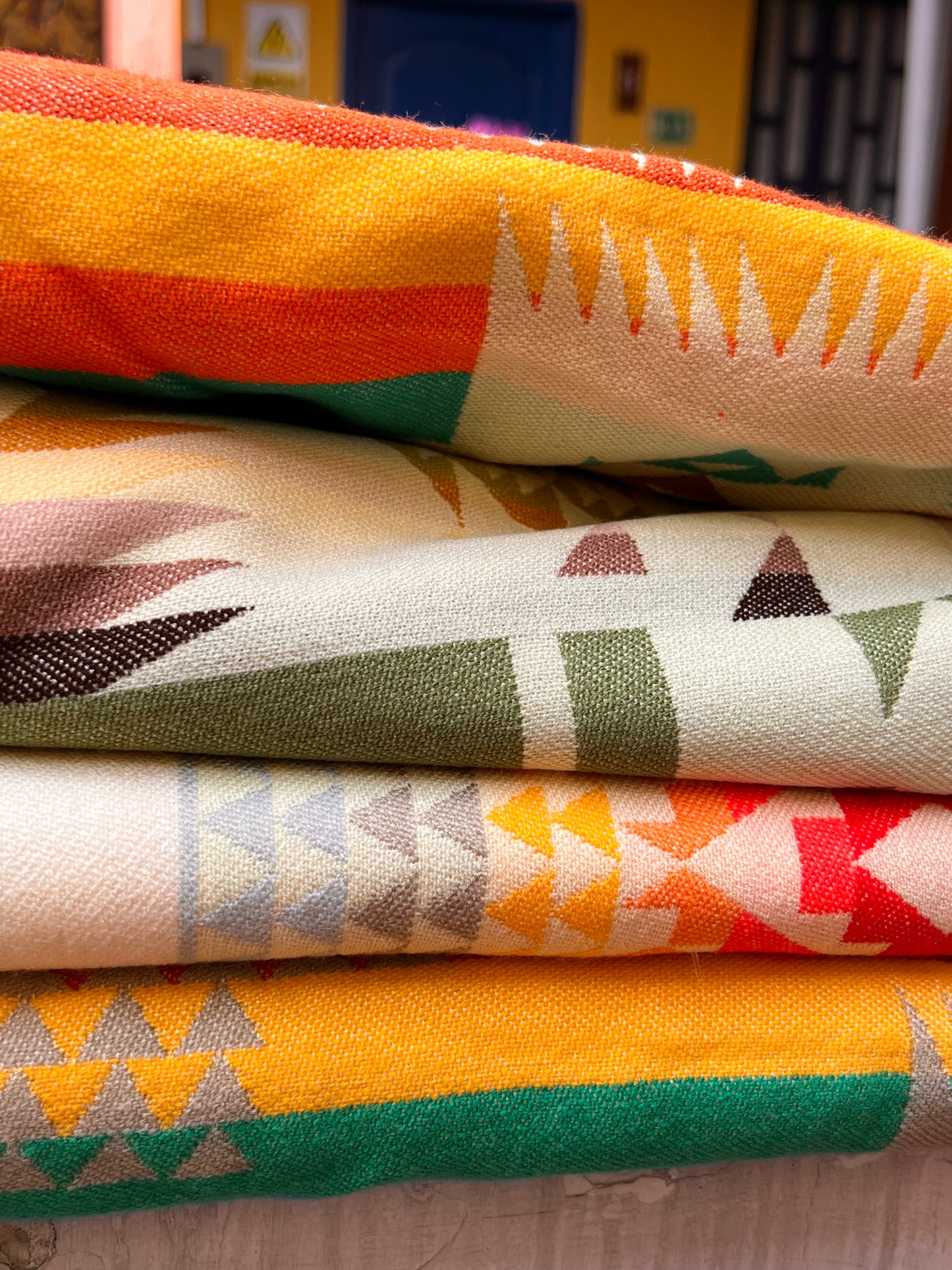 Hermoso poncho multicolor