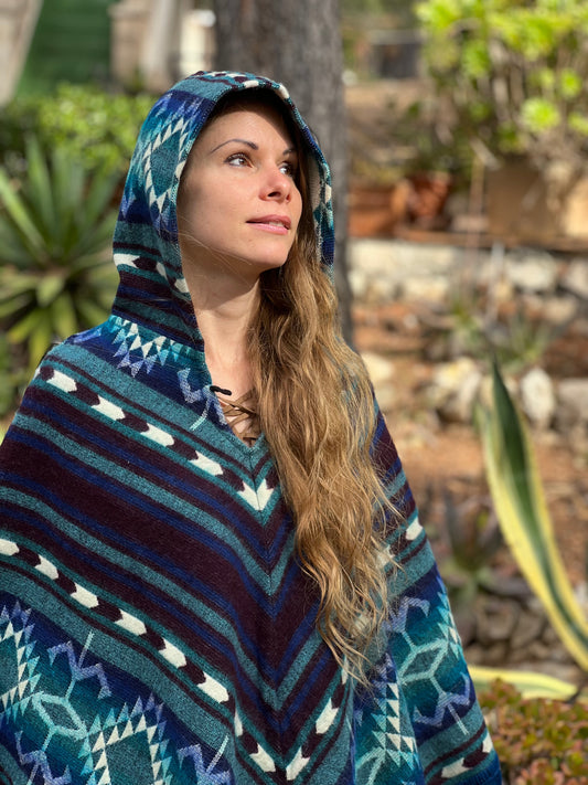 Poncho de invierno celeste