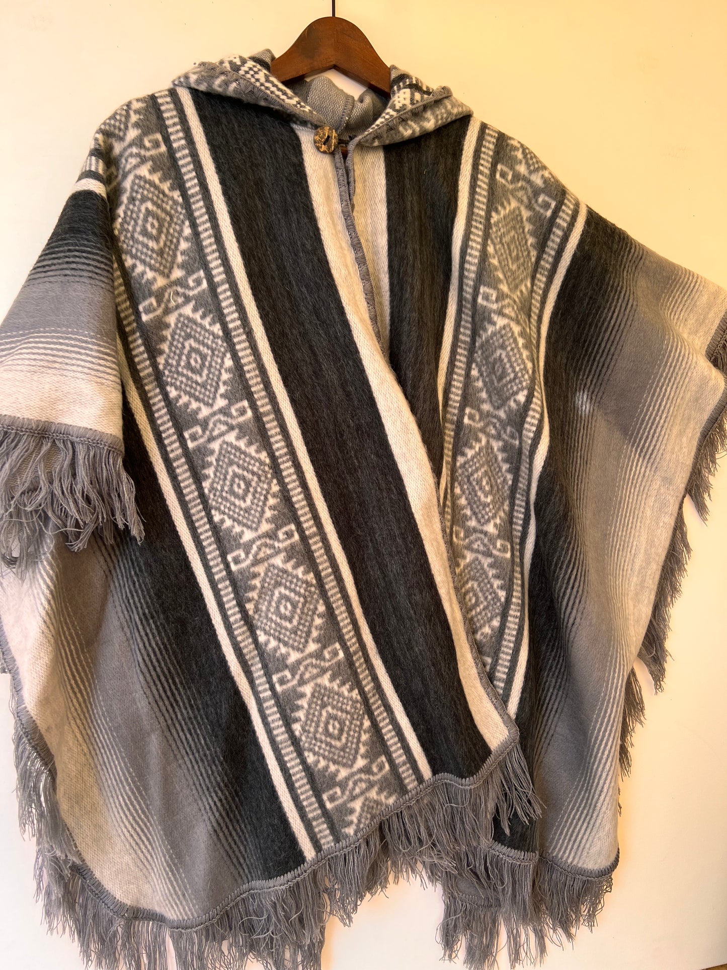 Poncho de invierno gris