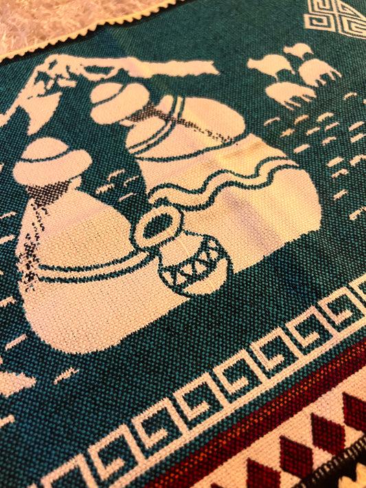 Mantel de ceremonia violeta con motivos multicolores 52 x 156 cm