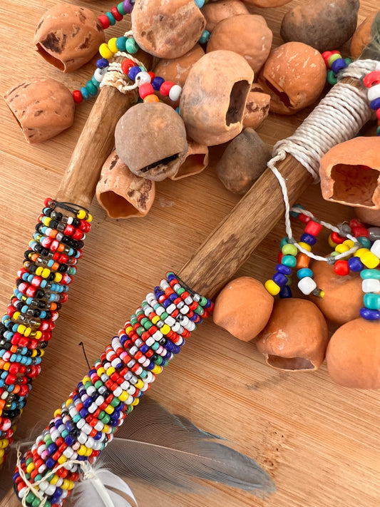 Jungle rattle w/feather cascabeles macho