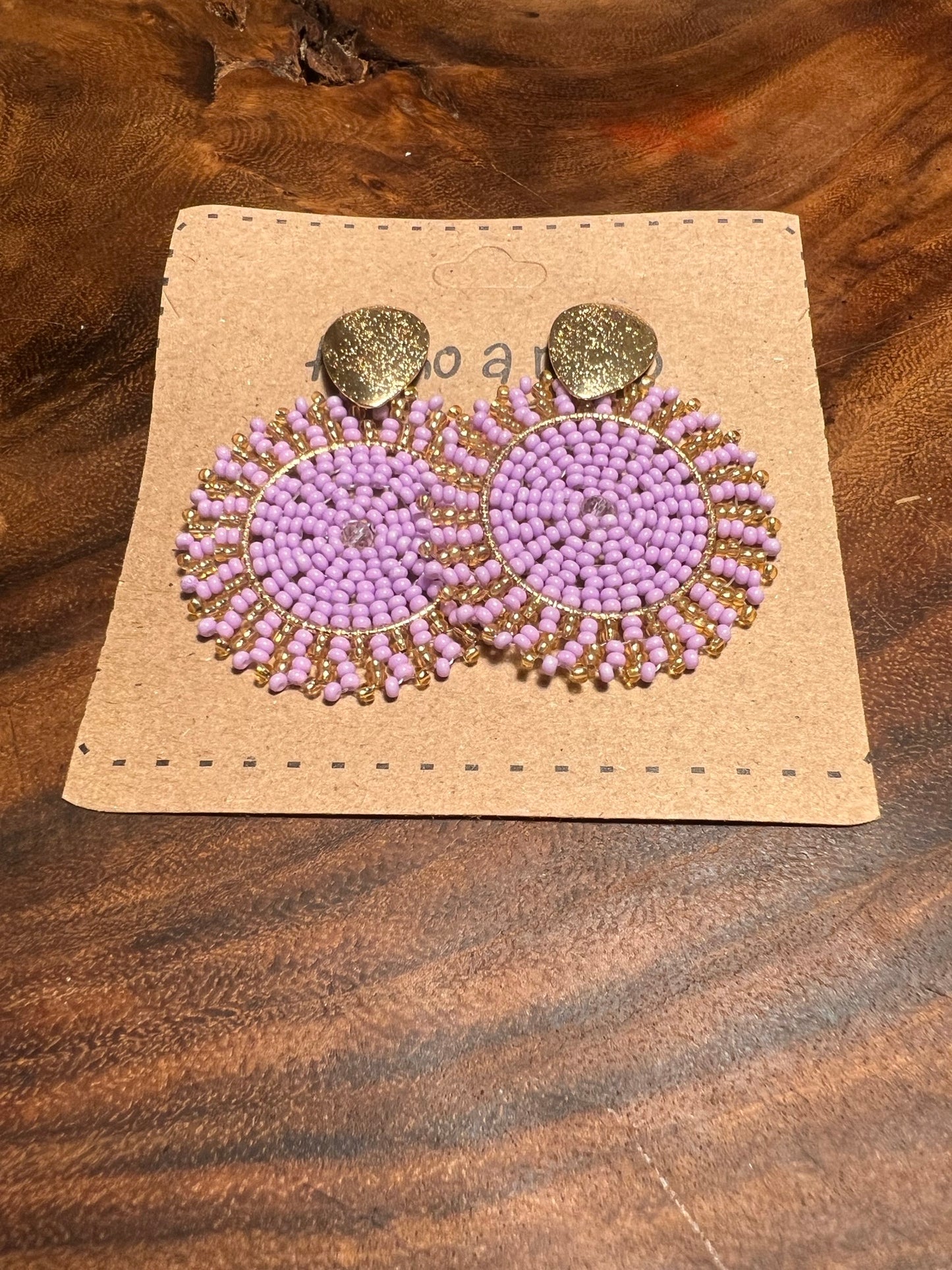 Pendientes de círculo dorado morado