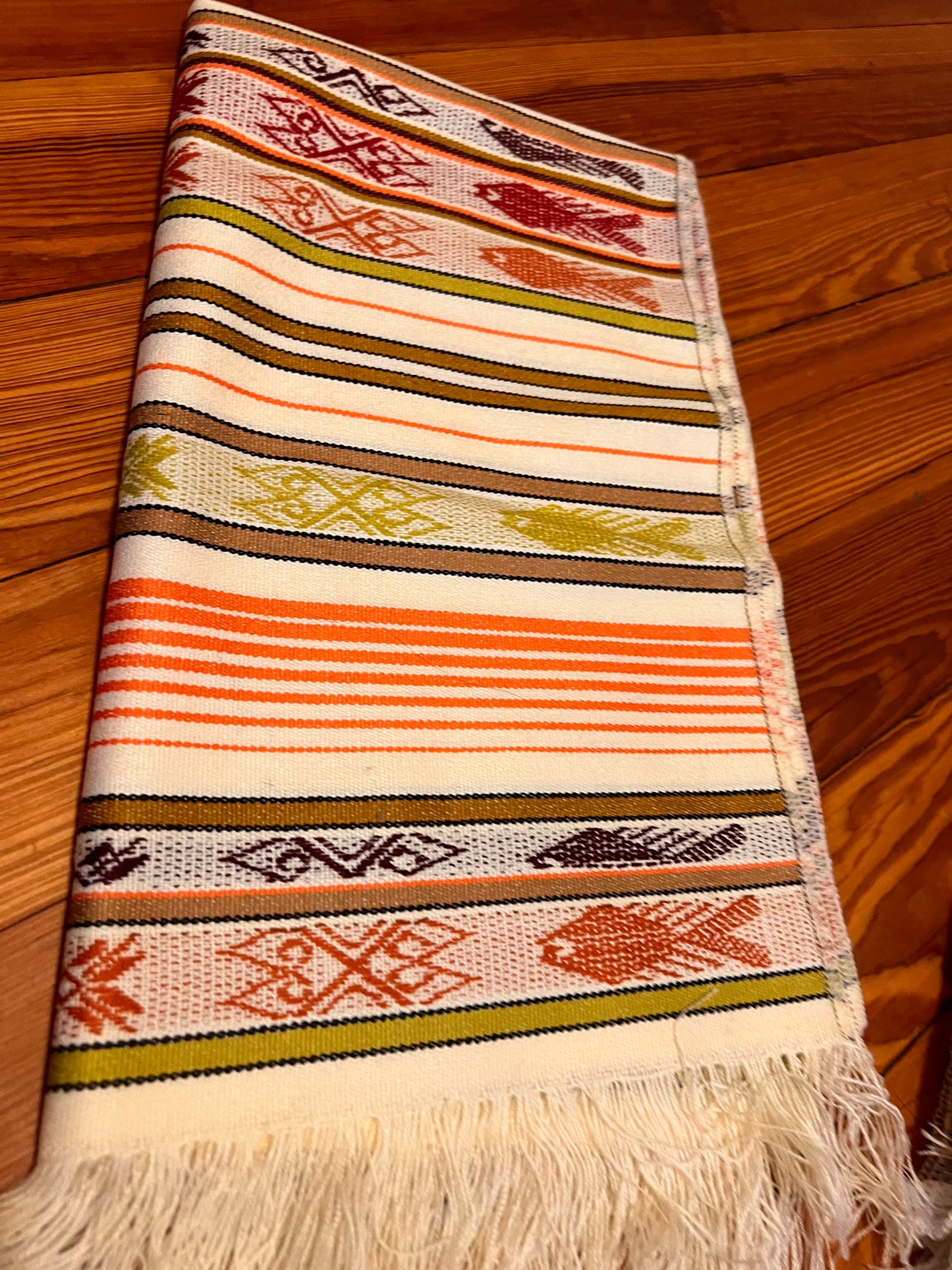 White table cloth with multicolored patterns 50 x 160 cm