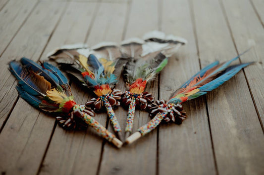 Feathers with rattle Cascabeles hembra