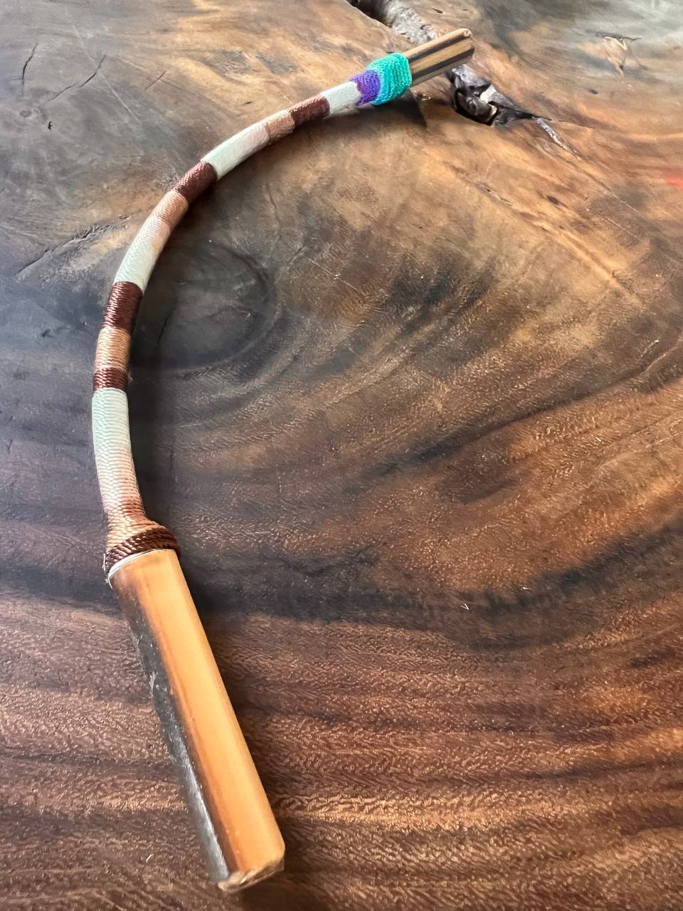 Regenbogenfarbener biegsamer Bambus-Tepi