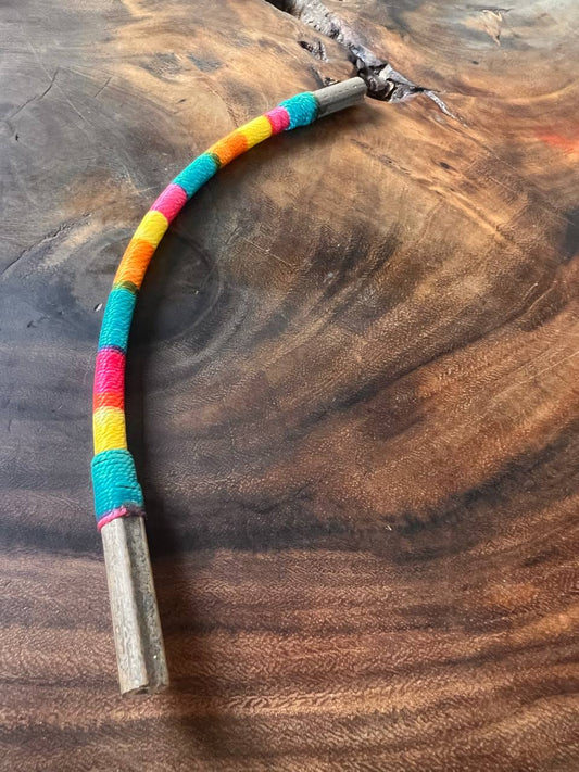 Regenbogenfarbener biegsamer Bambus-Tepi