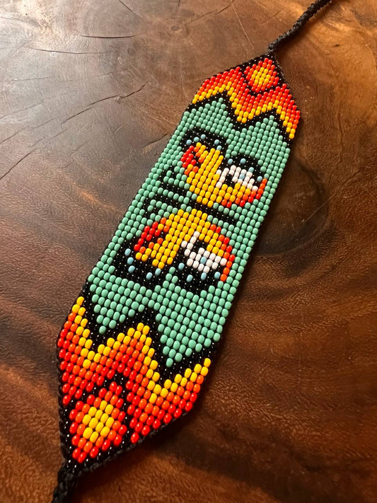 Hellblaues Armband mit mehrfarbigen Mustern Inga Kamentsa 4 cm x 15 cm