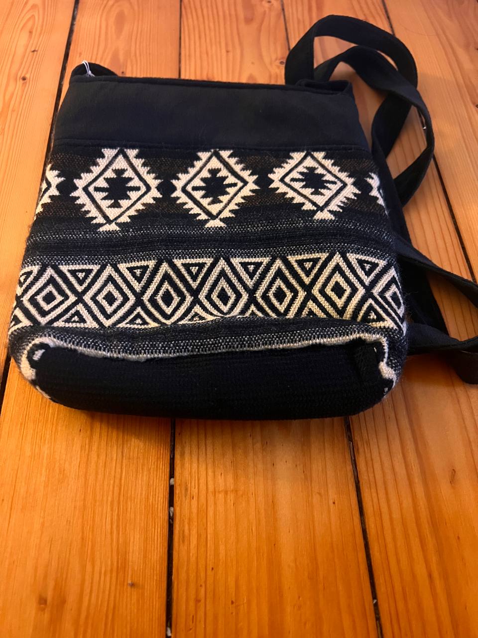 Black hand bag 22x22 cm