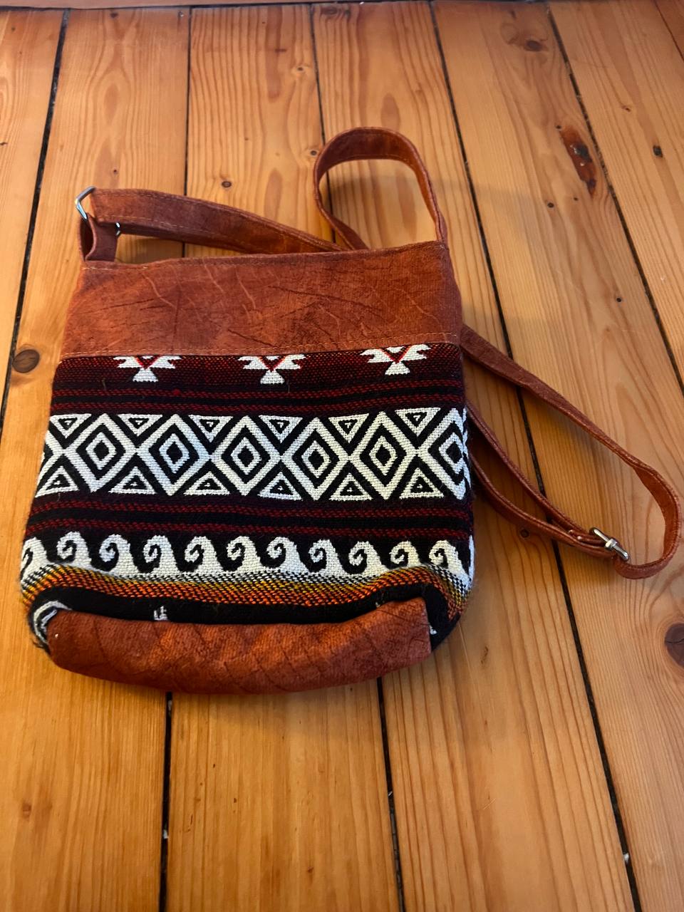 Red hand bag 22x22 cm