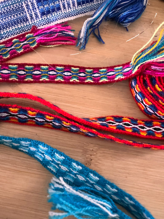 Kleines hellblaues Band