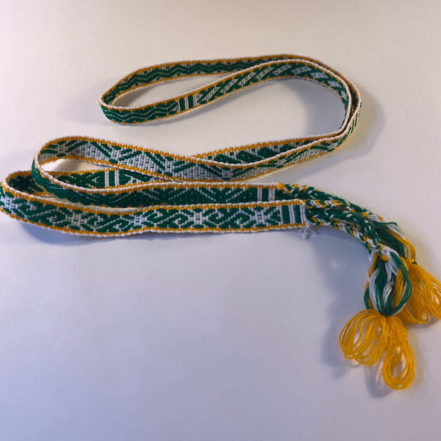 Weiß grün gelb Band