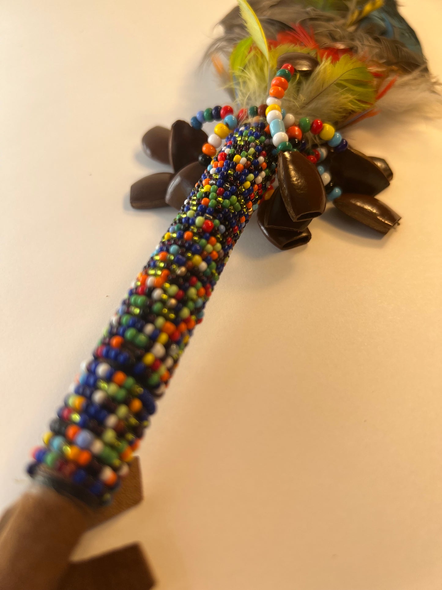 Ceremony feathers with cascabeles hembra