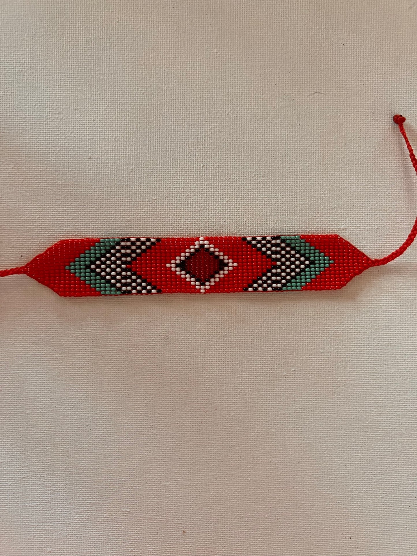 Red bracelet Mujer Araña (Yanacona)