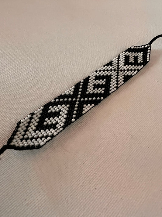 Black & White bracelet Mujer Araña (Yanacona)