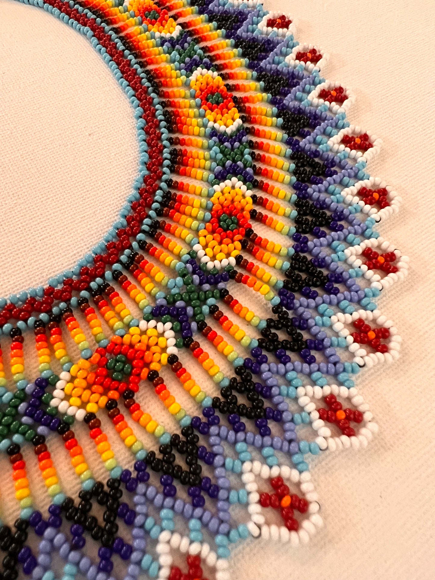 Round colourful necklace - Yanacona