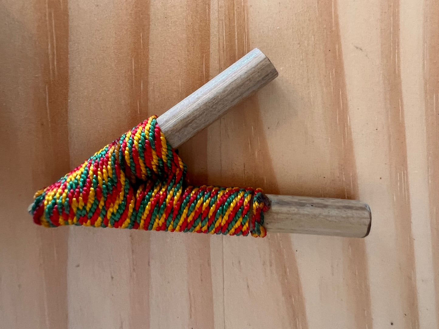 Schlankes Bambus-Kuripe mit Schlangenaufnäher – Inga