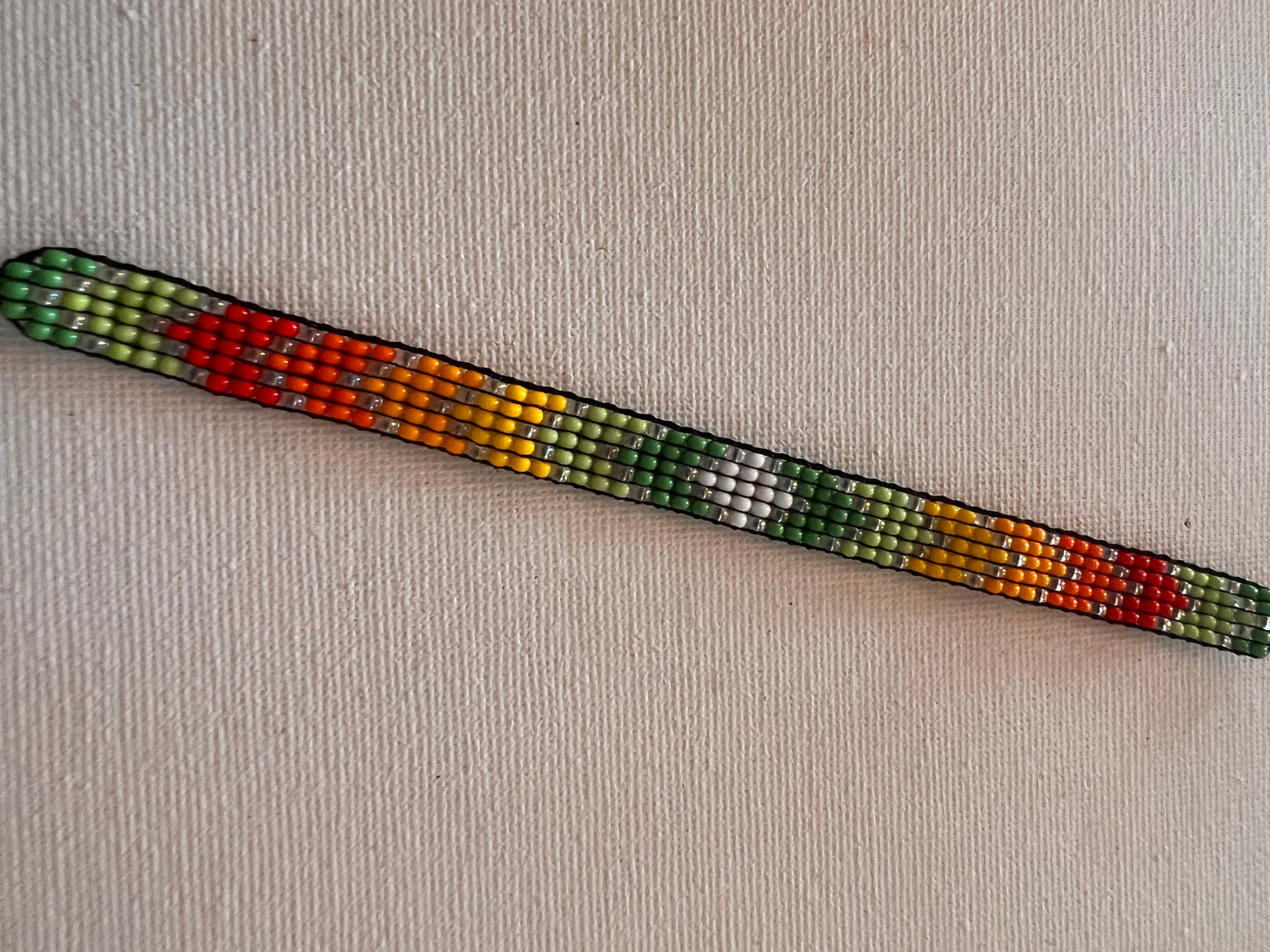 Rainbow coloured expansion bracelet Yanacona 1 cm x 13 cm