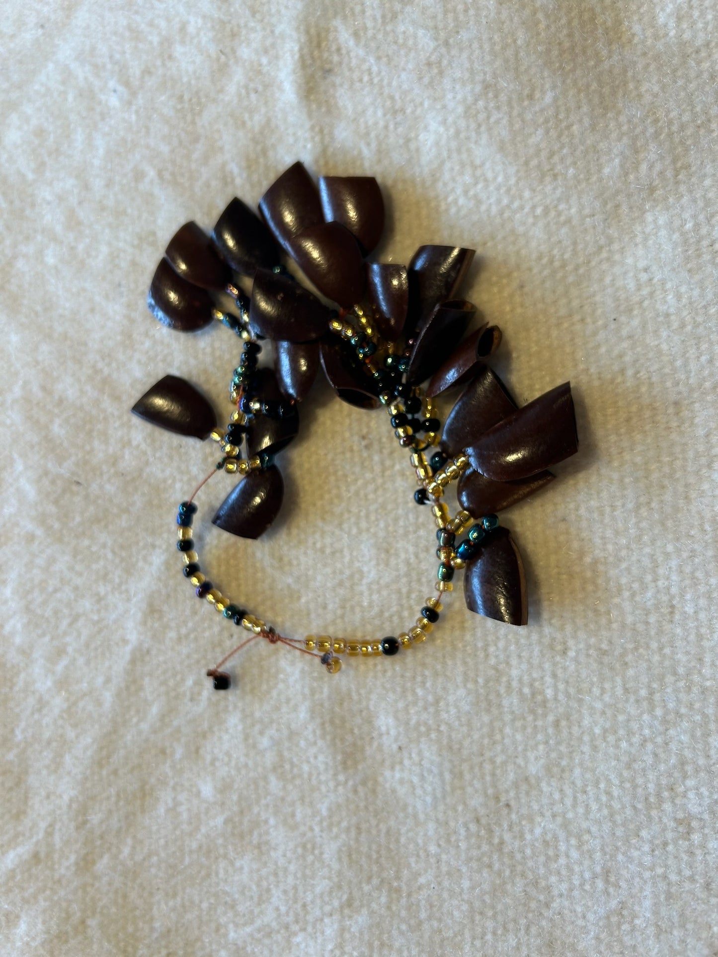 Jungle rattle bracelet cascabeles hembra