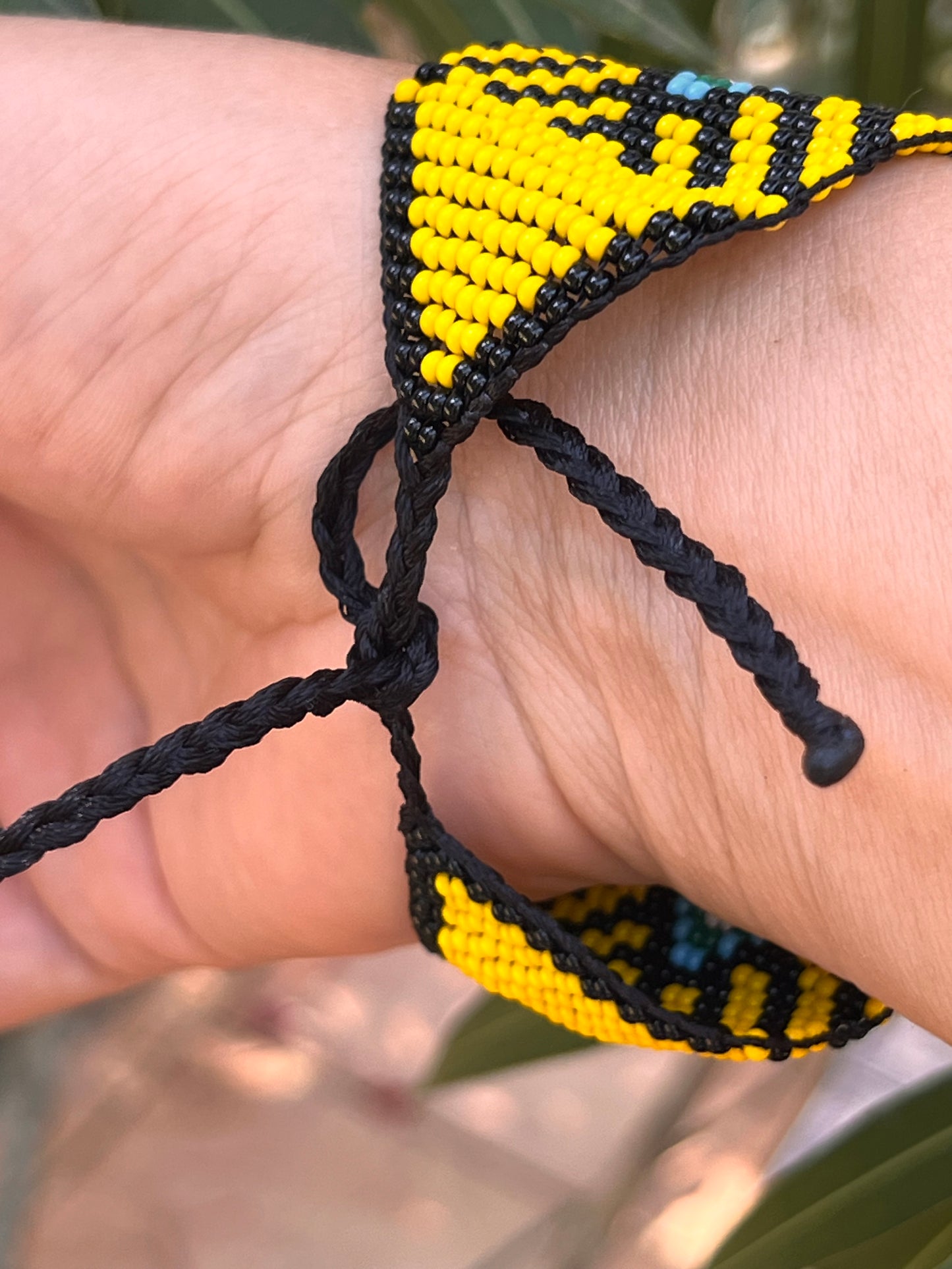 Yellow-black bracelet Yanacona 3 cm x 13 cm