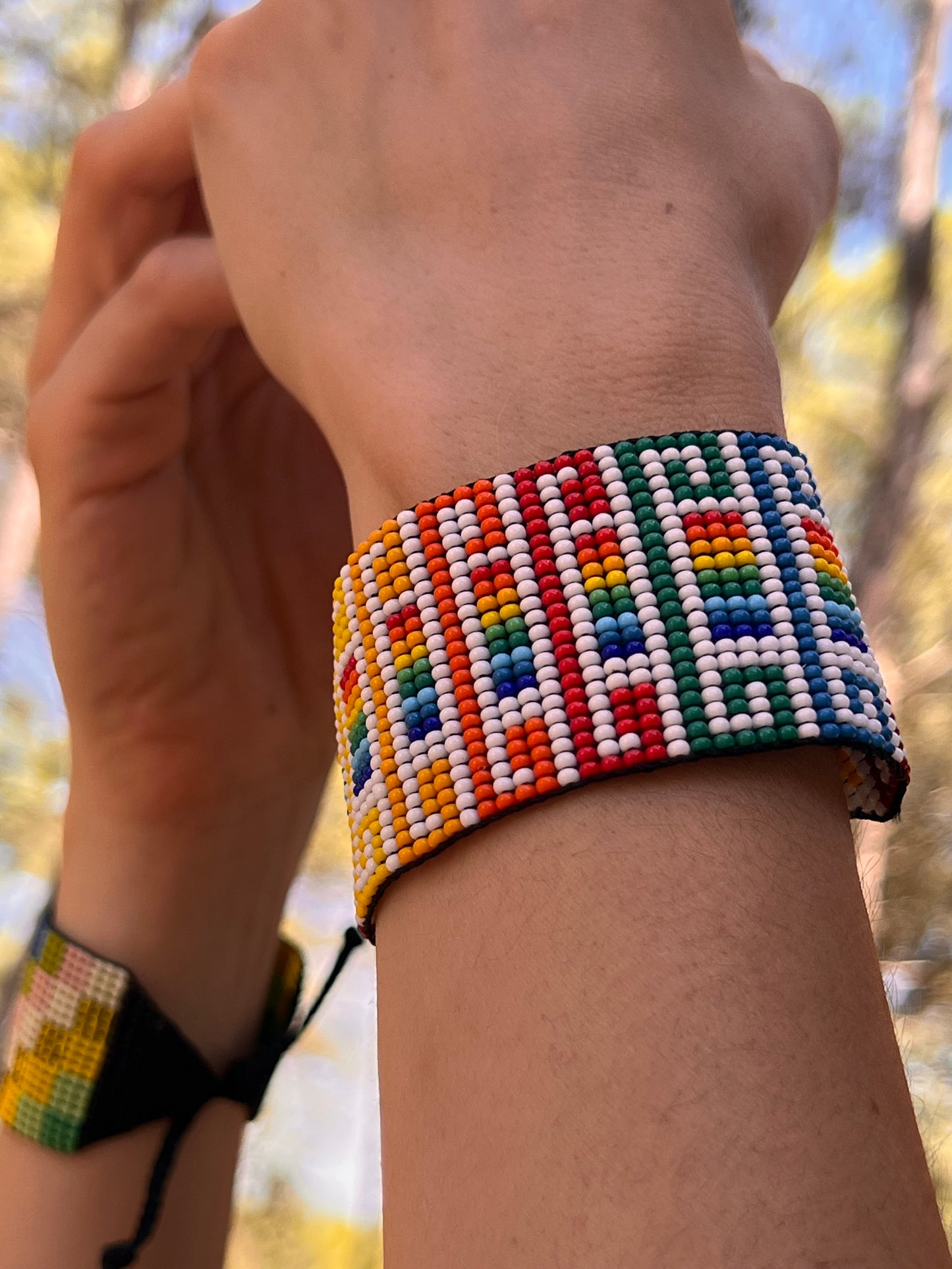 Rainbow coloured bracelet Yanacona 4 cm x 15 cm