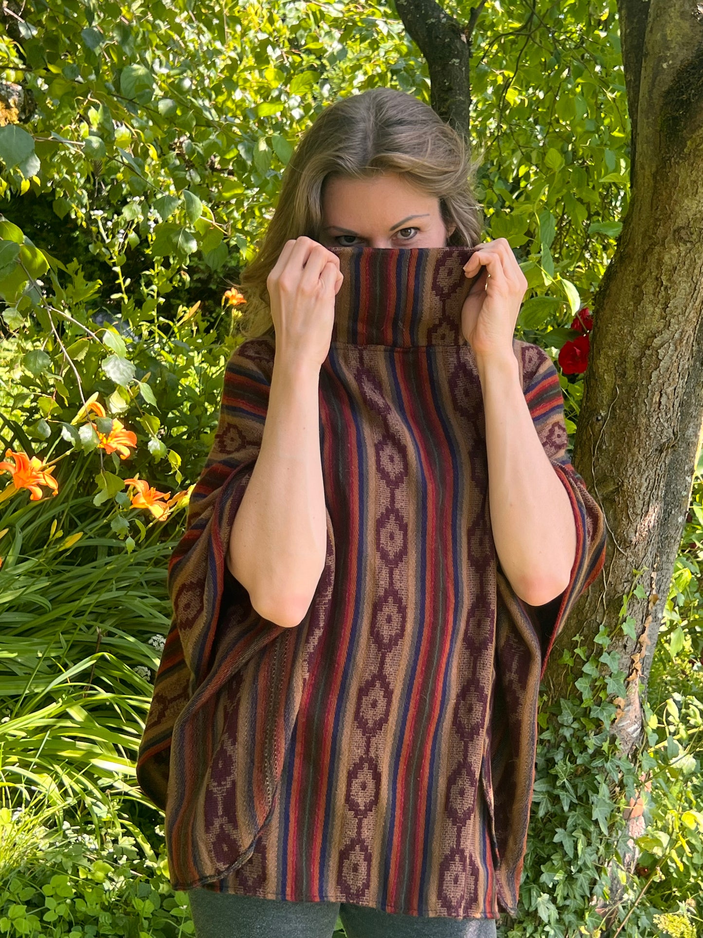 Hermoso poncho multicolor