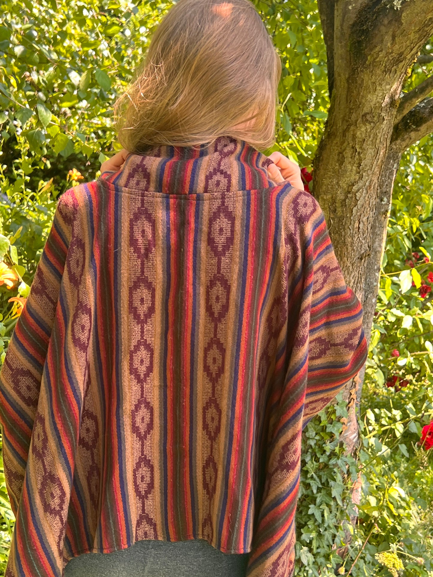 Hermoso poncho multicolor