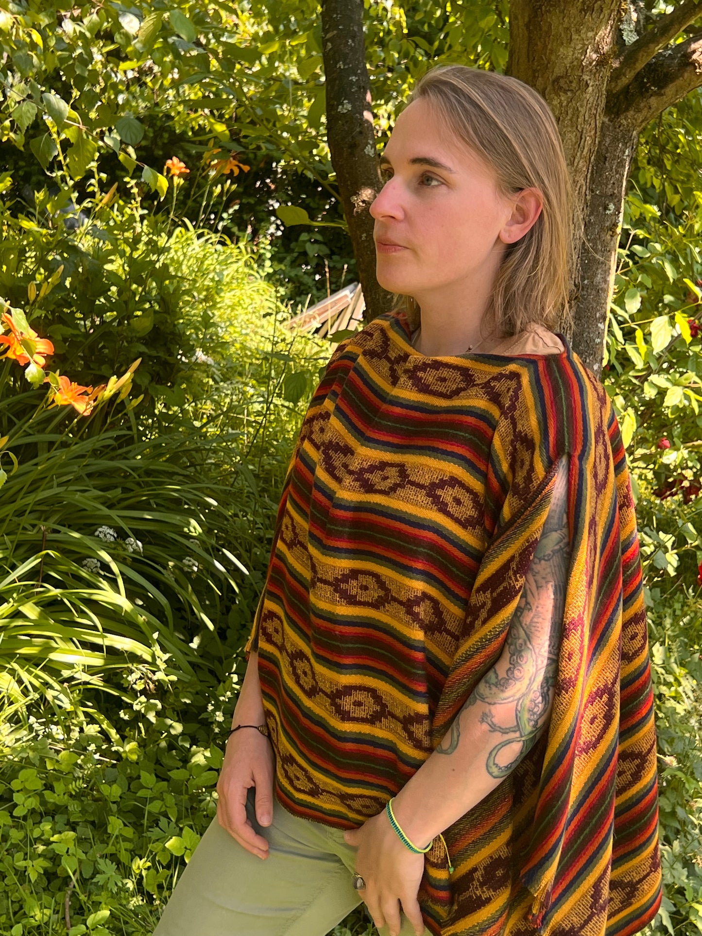 Hermoso poncho multicolor