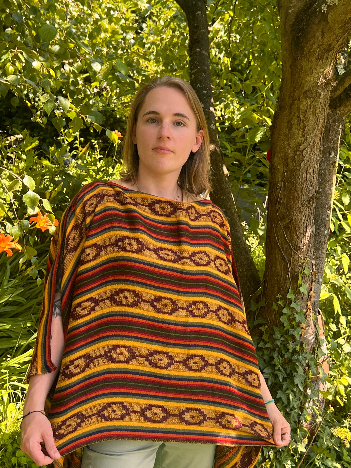 Hermoso poncho multicolor