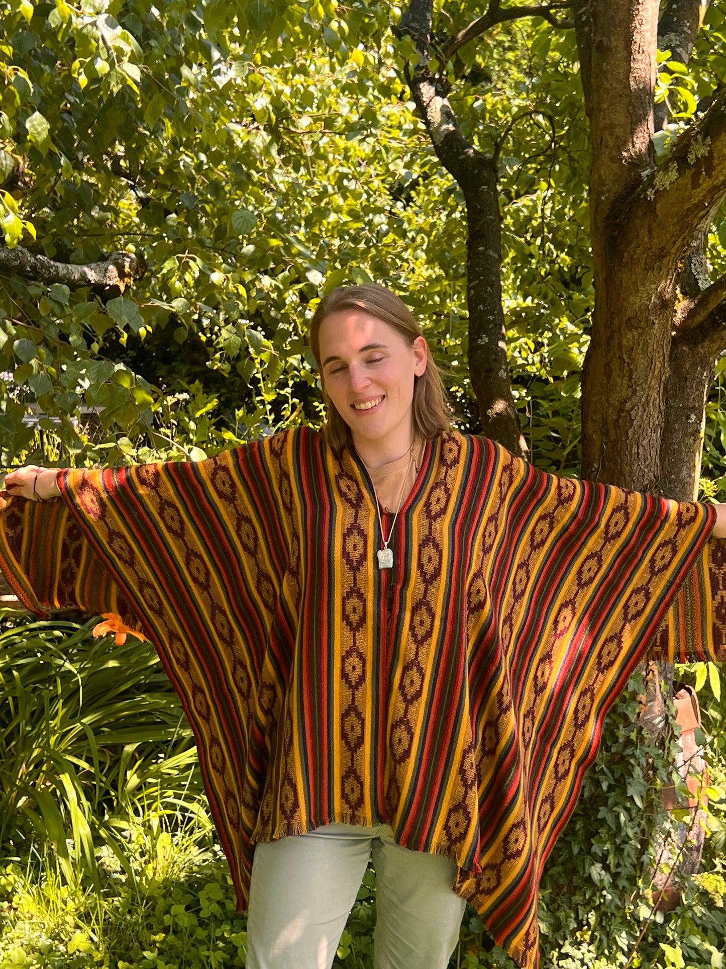 Hermoso poncho multicolor