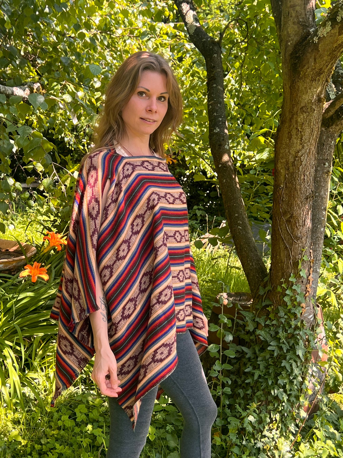 Hermoso poncho multicolor
