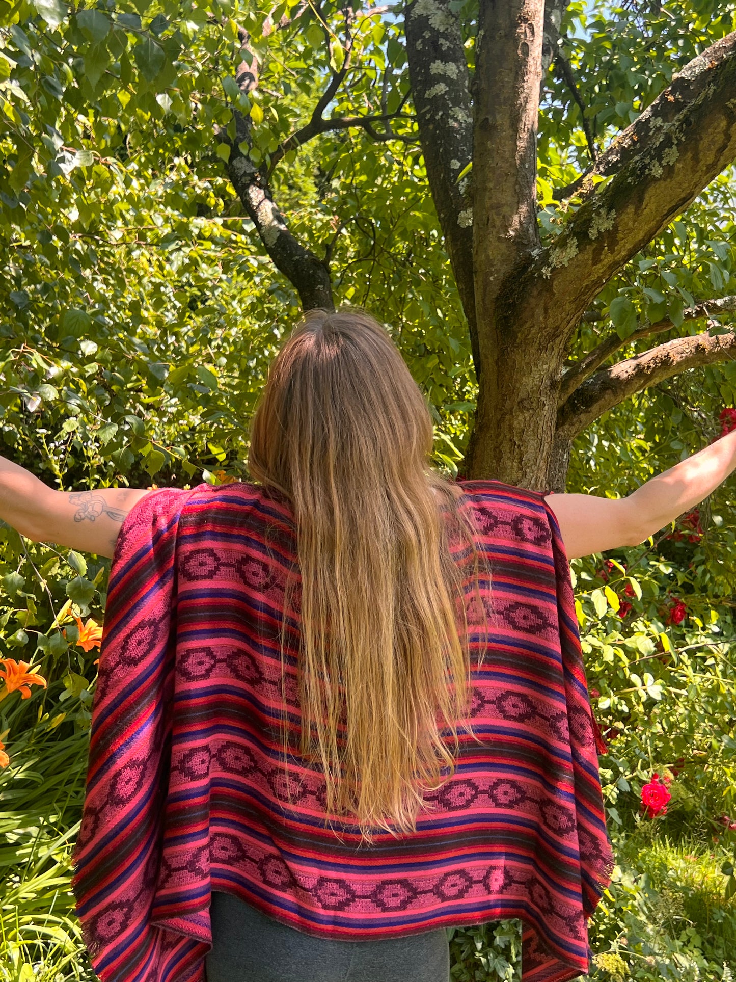 Hermoso poncho multicolor