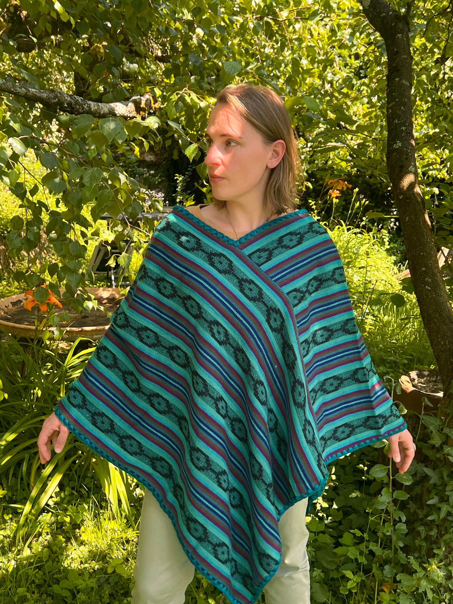 Hermoso poncho multicolor