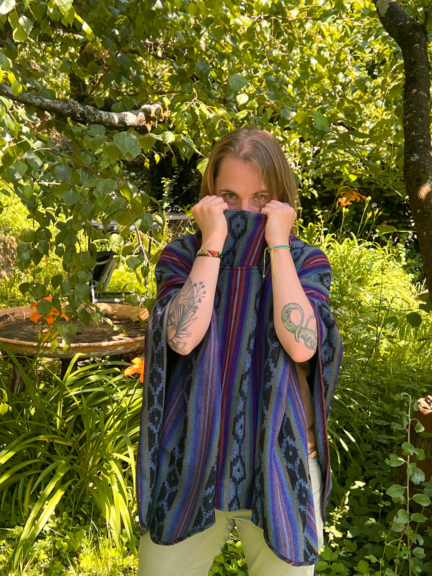 Hermoso poncho multicolor