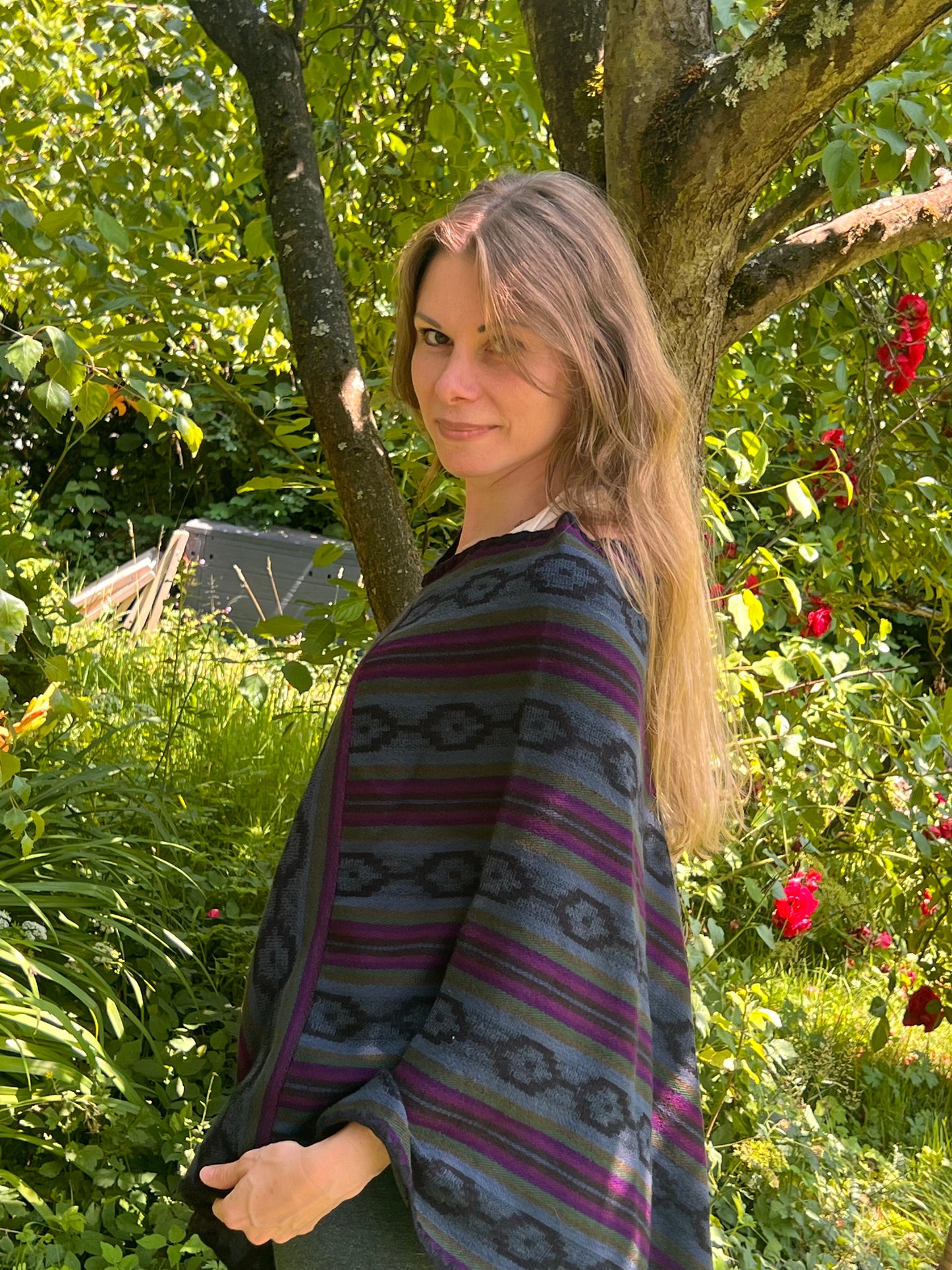 Hermoso poncho multicolor