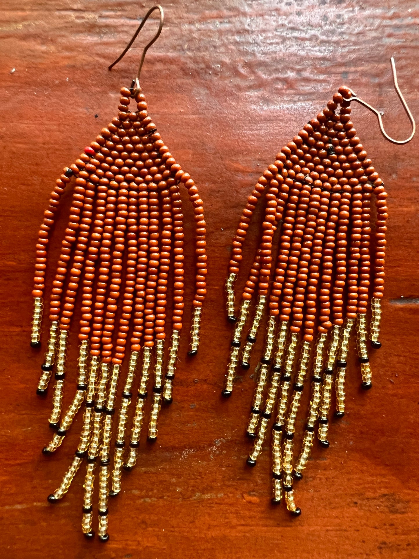 Golden earth earrings Yanacona