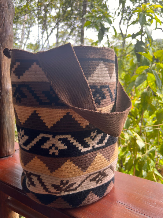 XL Wayúu bag with brown and beige patterns