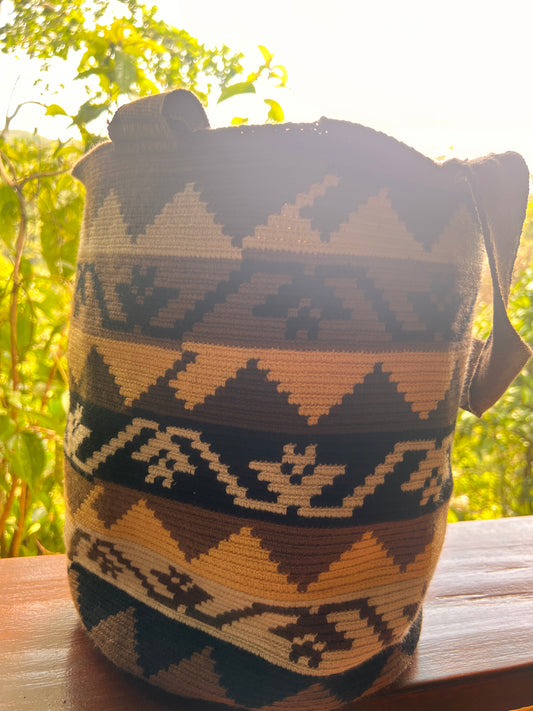 XL Wayúu bag with brown and beige patterns